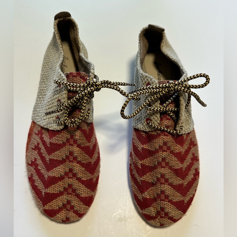 Fuchsia Red And Beige Women’s Tie Up Bohemian Style Shoe Size 8 Never Worn